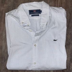 Vineyard Vines button down dress shirt. White w. blue stripes. Size L (slim fit)